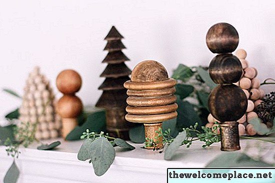 Очаровательная лесная праздничная сцена, которую вы можете создать, используя деревянные бусины