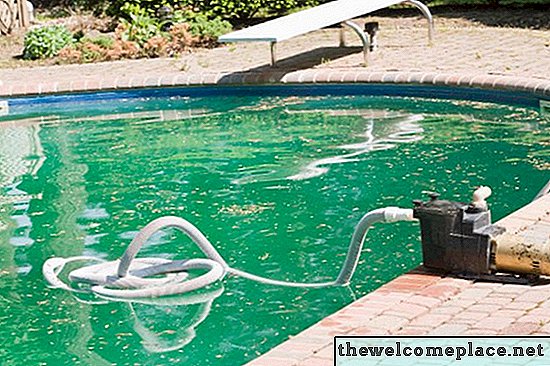 Produits chimiques dans les algicides pour piscines