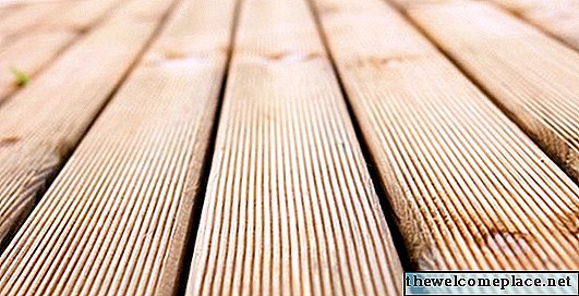 Composite Decking Weight Vs. Holz