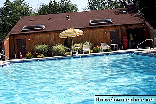 Kosten van Inground Rechthoekige pool versus Gebogen zwembad
