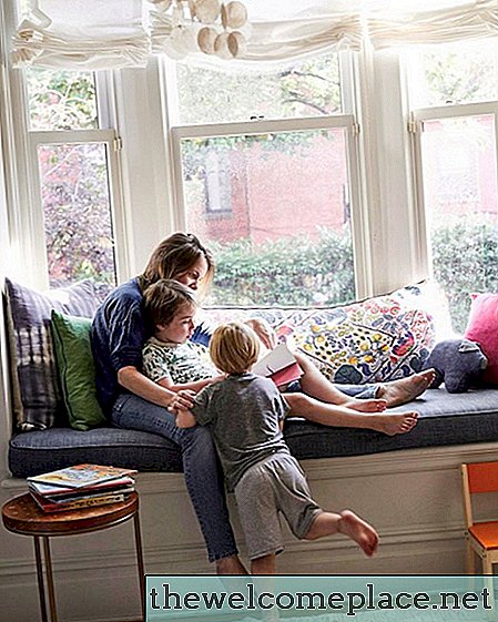 Un coin de lecture confortable peut être le secret du temps familial de qualité
