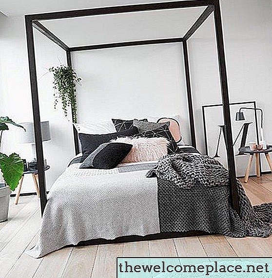 Gezellige textuurworp werpt deze prachtige minimale slaapkamer af