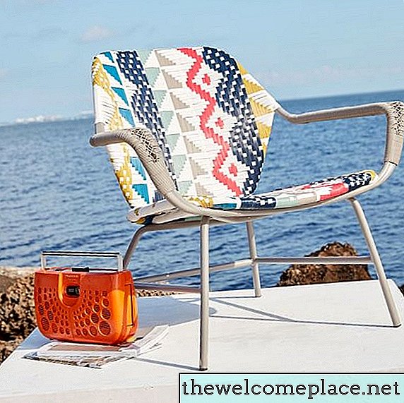 Decor-O-Scopes: Outdoor Lounge Chairs