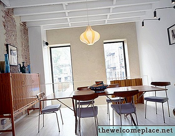 Obnovljeni dom v Brooklynu je oblikovalski par postal kreativni delovni prostor