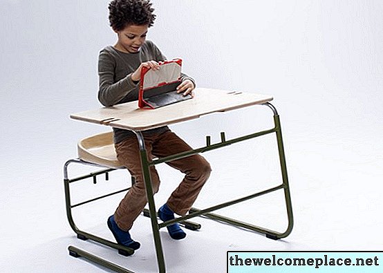 Gli studenti di design presentano i mobili per la classe dei bambini del futuro