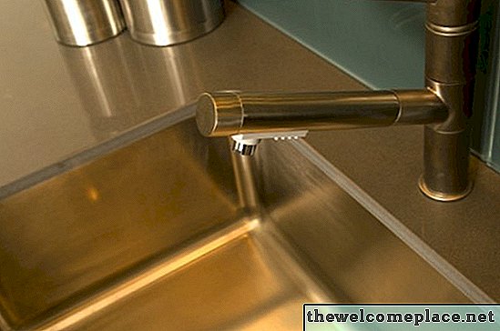 A króm és a nikkel rozsdamentes acél mosogatók közötti különbségek