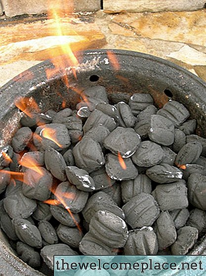 Élimination des briquettes de charbon de bois usagées