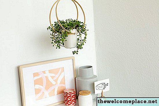 DIY scandi-inspireret hængende planter ved hjælp af broderi bøjler