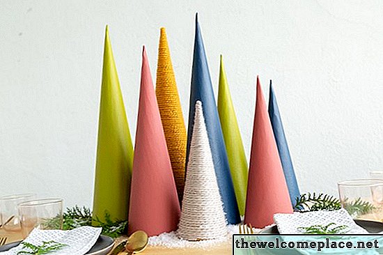 DIY Levendig kerstboombos-middelpunt met trendy kleuren