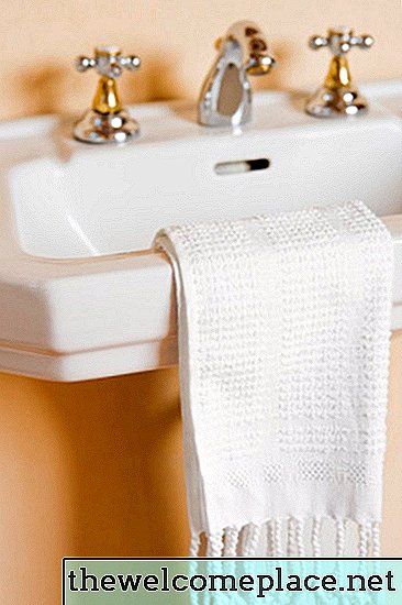 Les robinets de salle de bain sont-ils munis d'un bouchon anti-retour?