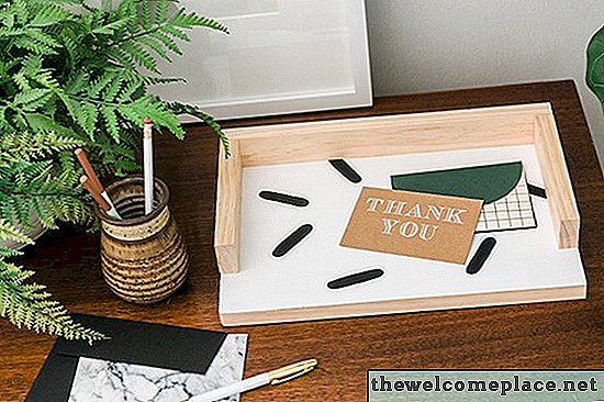 Łatwy nowoczesny organizer na tacki papierowe DIY, aby utrzymać porządek na biurku