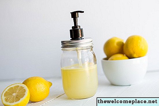Facile à faire du savon liquide pour les mains avec seulement 4 ingrédients