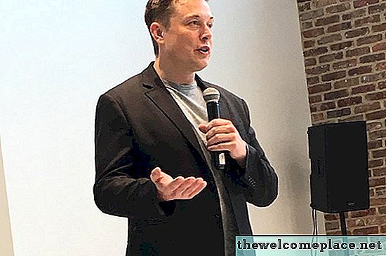 Elon Musk planerar att komma in i tegel för billiga bostäder
