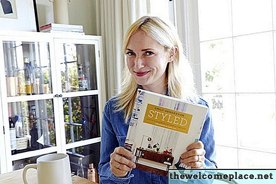 Emily Henderson ønsker å inneholde hjemmet ditt i sin nye bok