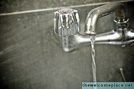 Wie lange ist Leitungswasser in einem Kühlschrank sicher?