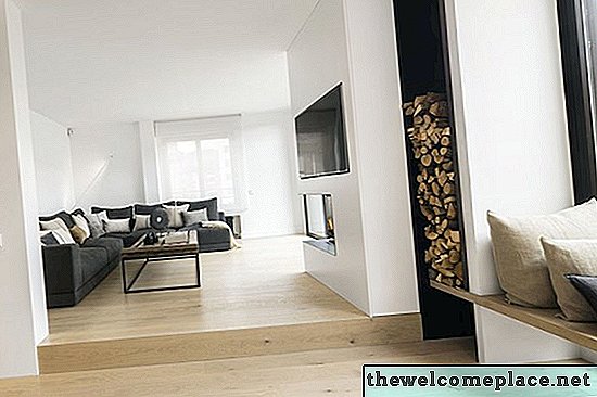Geometrische Details verleihen einem Barcelona Apartment einen coolen neuen Look