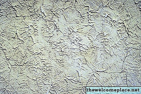 Pukotine na kosi u zidu od štukature i Dryvit