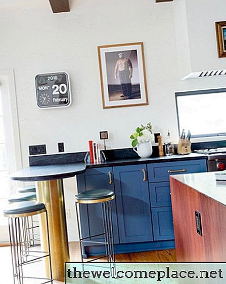 Hängen Sie diesen Throwback-Gegenstand an die Wand Ihrer Küche, um eine völlig entspannte Atmosphäre zu erhalten