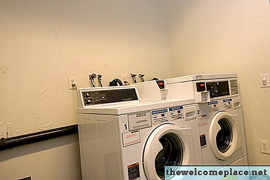 Die Höhe der Waschmaschine und Trockner Hookups