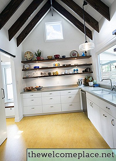Tässä on todiste siitä, että linoleumin keittiön lattiat voivat todella näyttää hyvältä