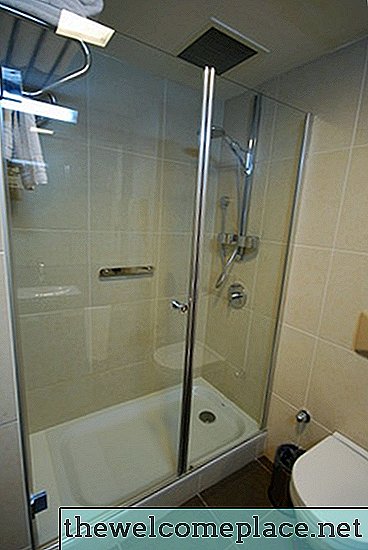 Remèdes à la maison pour le nettoyage des portes de douche