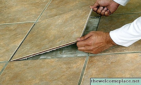 Làm thế nào một chủ nhà tư nhân có thể loại bỏ gạch lát sàn amiăng?
