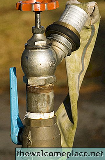 Comment nettoyer une vanne de régulation de l'eau réduisant la pression?