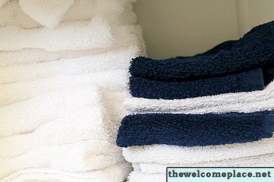 Como faço para tirar o cheiro azedo das toalhas depois que secam?