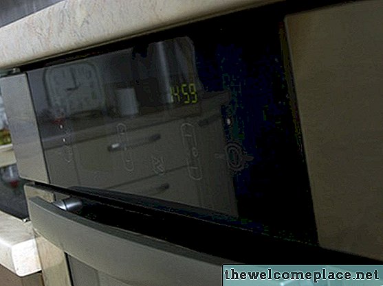 Kako popraviti porculansku emajl u zidovima pećnice za samo čišćenje?