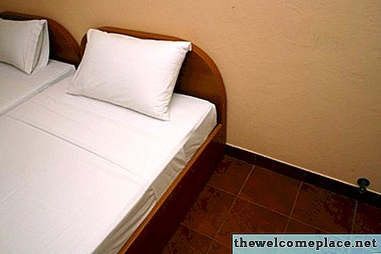 Hvordan blir madrasser satt på plattformsenger?