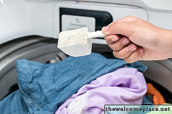Come funziona una lavatrice a carica dall'alto senza agitatore?