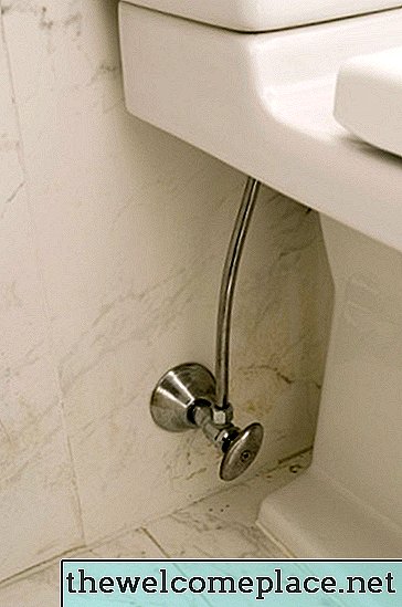 كم من الوقت بعد وضع بلاط قبل أن تتمكن من تثبيت المرحاض؟