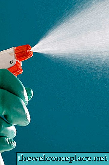 Quanto alvejante colocar em um frasco de spray para higienizar?