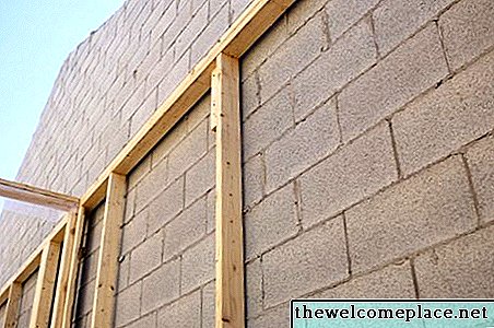 كم من حديد التسليح يستخدم في بناء جدار بلوك بناء المنزل
