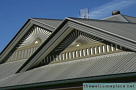 Quanto excesso de telhado para um telhado de metal?