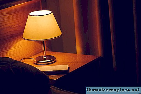 Ako pridať objímku s ťažným reťazcom do lampy