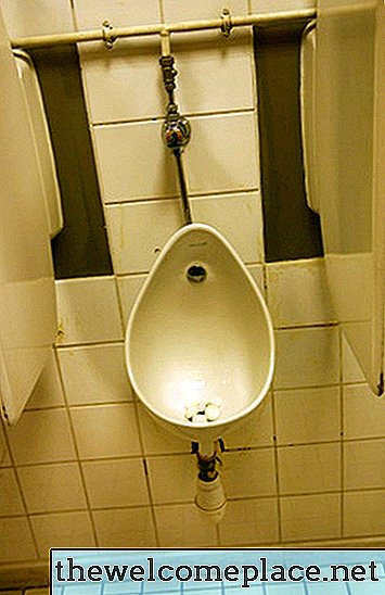 Hur man justerar en spolventil på en urinal