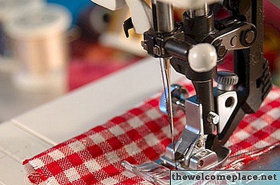 Cómo ajustar la tensión en una máquina de coser vikinga