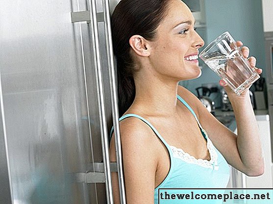 Como ajustar a pressão da água em um dispensador de refrigerador