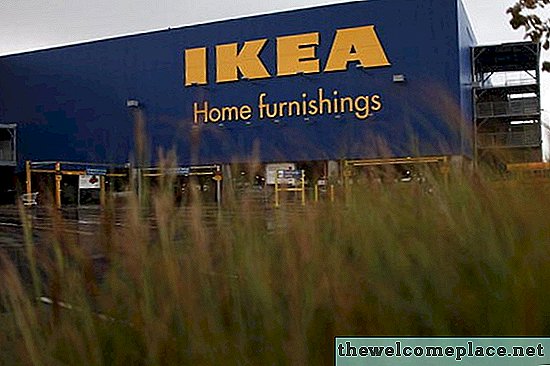 Hvordan sette sammen en Ikea Kura vendbar seng