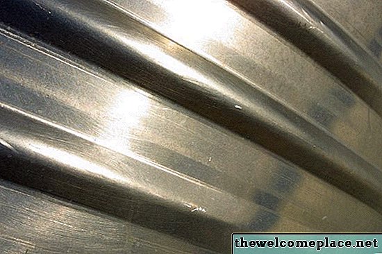 Cómo doblar el parpadeo de aluminio