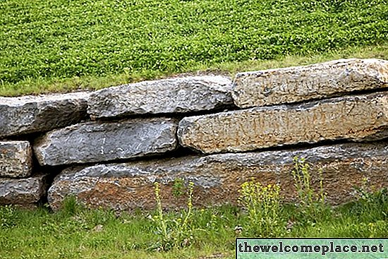 Како изградити камени зид са сухим постољем