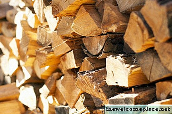 Kako sagraditi stalak za pohranu drva za jednu ogrjev