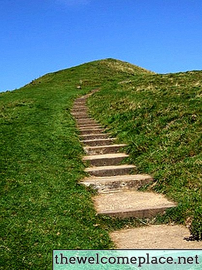 Comment construire des marches de pavé dans une colline