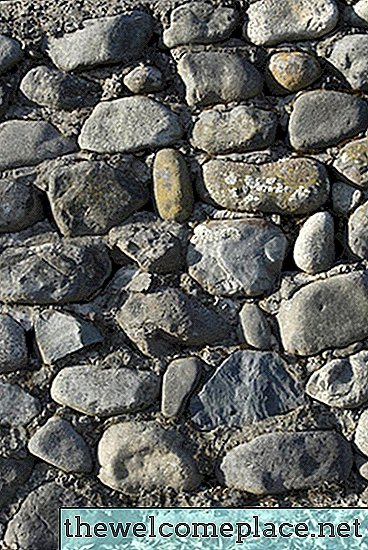 Como construir uma parede de pedra com cimento