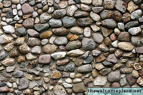 كيفية بناء الجدار الحجري مع الأحجار المستديرة والأسمنت