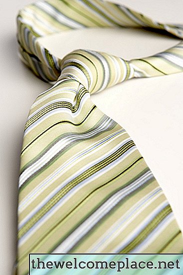 Hogyan készítsünk egy nyakkendő polcot