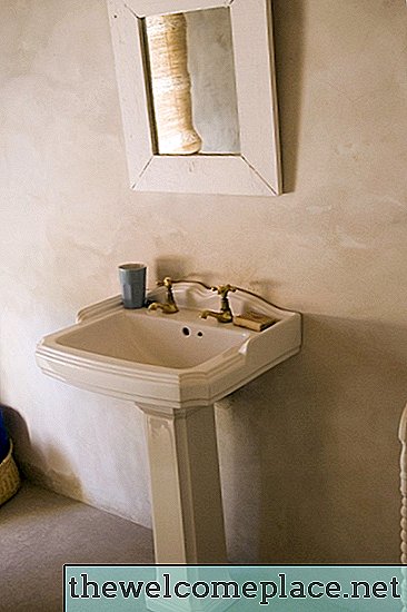 Comment construire une vanité autour d'un lavabo sur piédestal