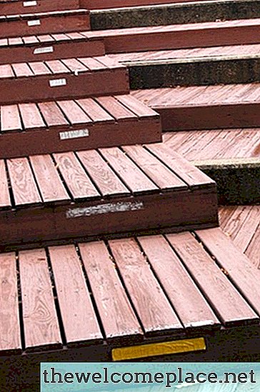 Come costruire gradini di legno sul mattone