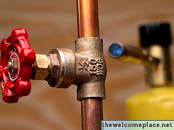 Jak uzavřít vodovodní potrubí z mědi